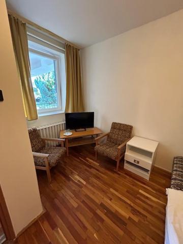 Corvin Panzio Bed & Breakfast เยอร์ ภายนอก รูปภาพ