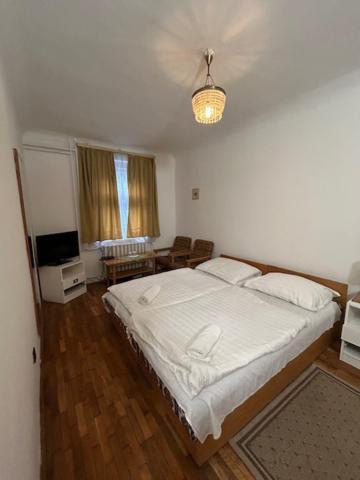Corvin Panzio Bed & Breakfast เยอร์ ภายนอก รูปภาพ