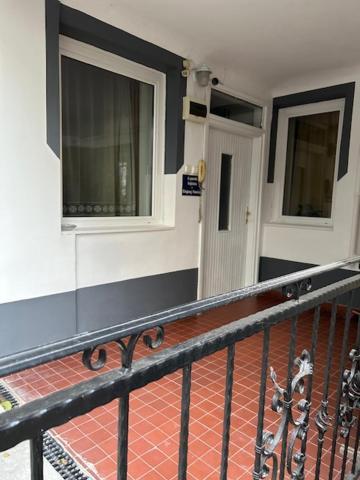 Corvin Panzio Bed & Breakfast เยอร์ ภายนอก รูปภาพ