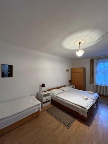 Corvin Panzio Bed & Breakfast เยอร์ ภายนอก รูปภาพ