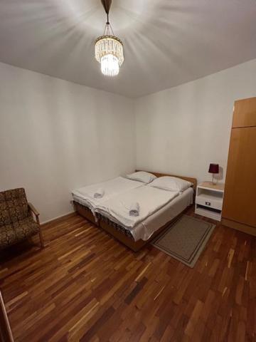 Corvin Panzio Bed & Breakfast เยอร์ ภายนอก รูปภาพ
